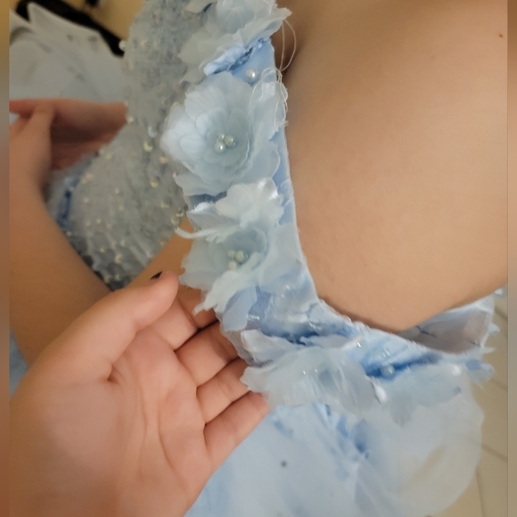 Beautiful Light Blue New Quinceañera Dress Fits Size S-M - Picture 4 of 15